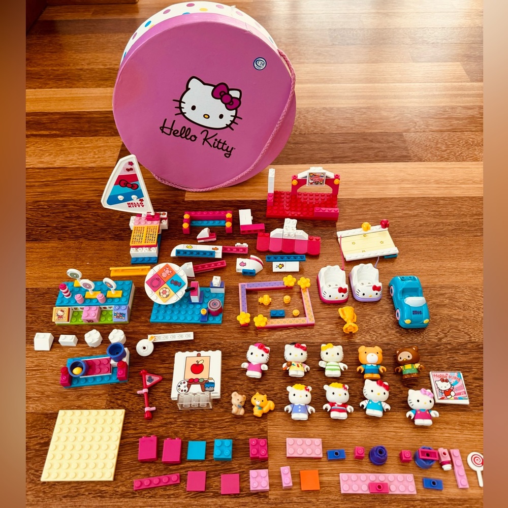 [LOT] Hello Kitty & Friends Mega Block. Rare! (Free hello kitty storage box)